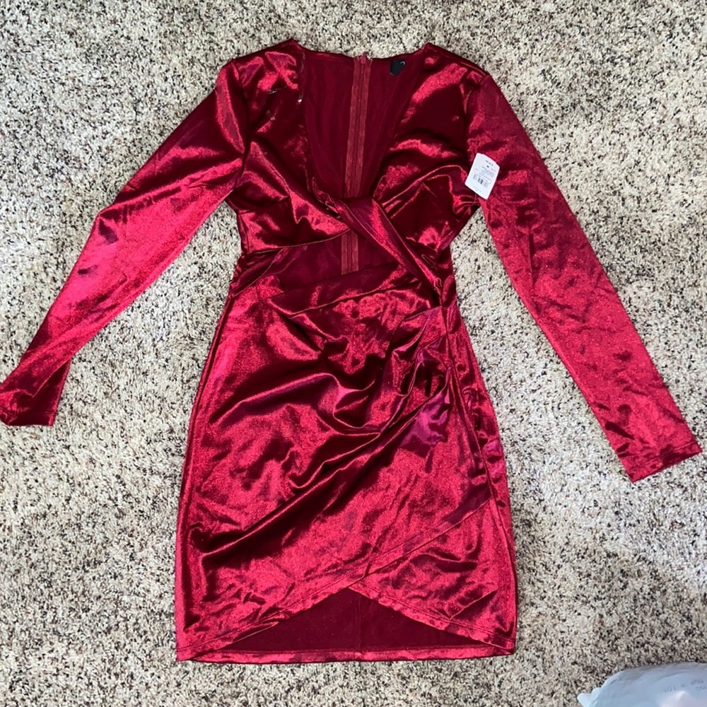 Windsor red long sleeve satin dress nwot